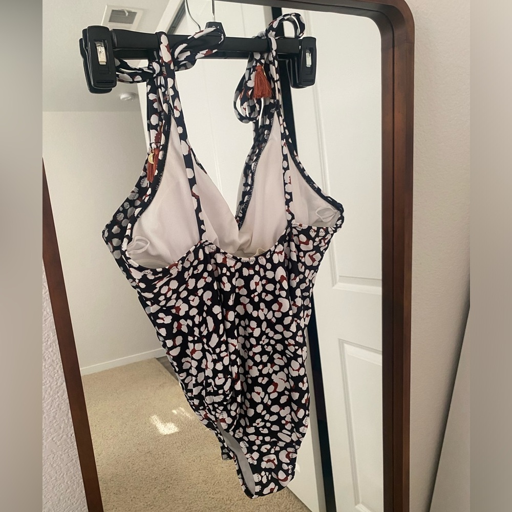 Jessica Simpson one piece swim suit - Picture 3 of 4
